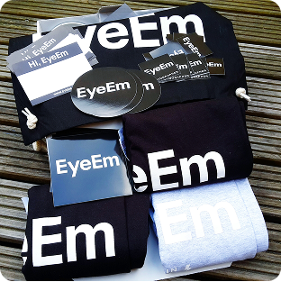 Beyond the Canvas: How Matching Merch Drives Revenue for Artists